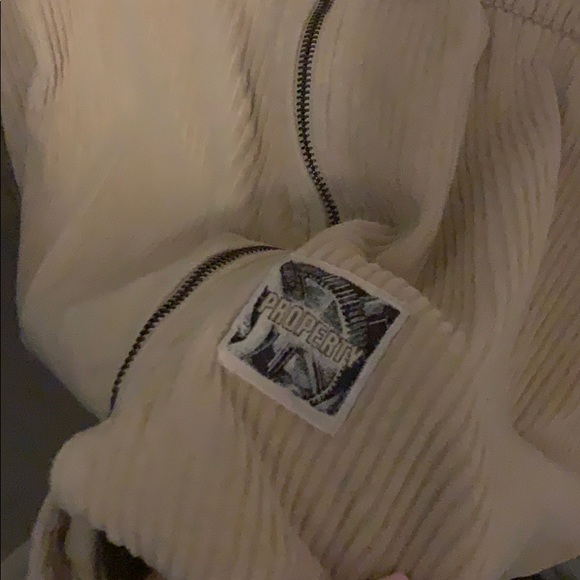 Property jacket - Picture 3 of 4